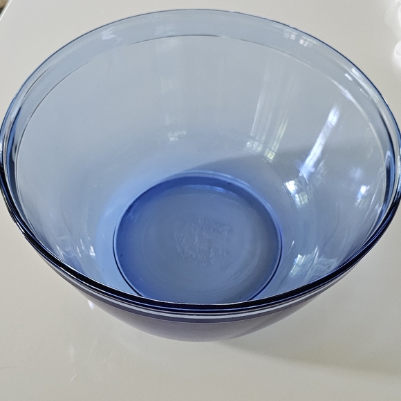 Anchor Hocking ovenware 4qt. mixing bowl oven and microwave safe cobalt blue - Picture 1 of 3